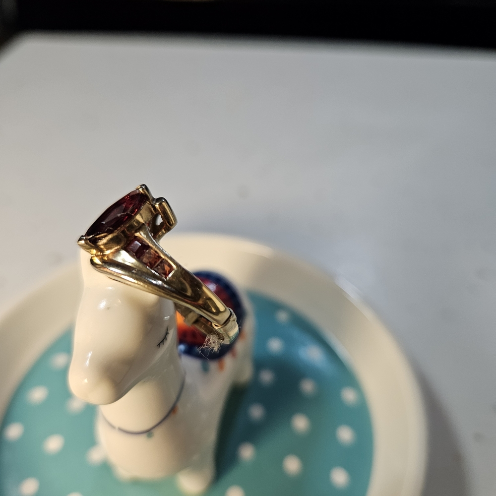 10k Gold and Garnet Ring Sz 5.5 - Picture 9 of 9